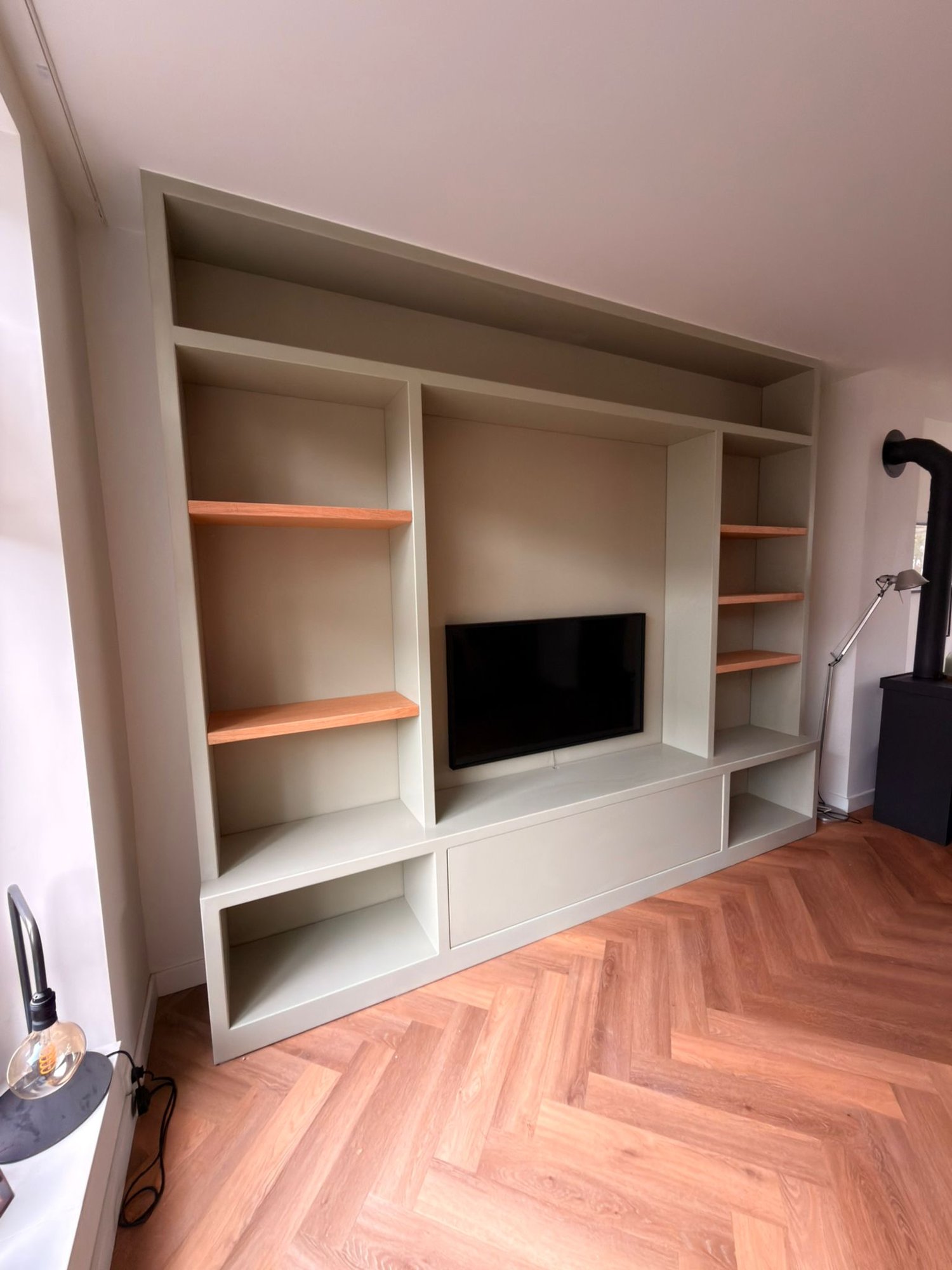 TV-wand in saliegroen