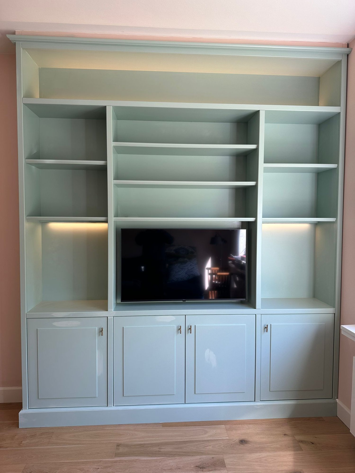 Tv-boekenkast in mintgroen