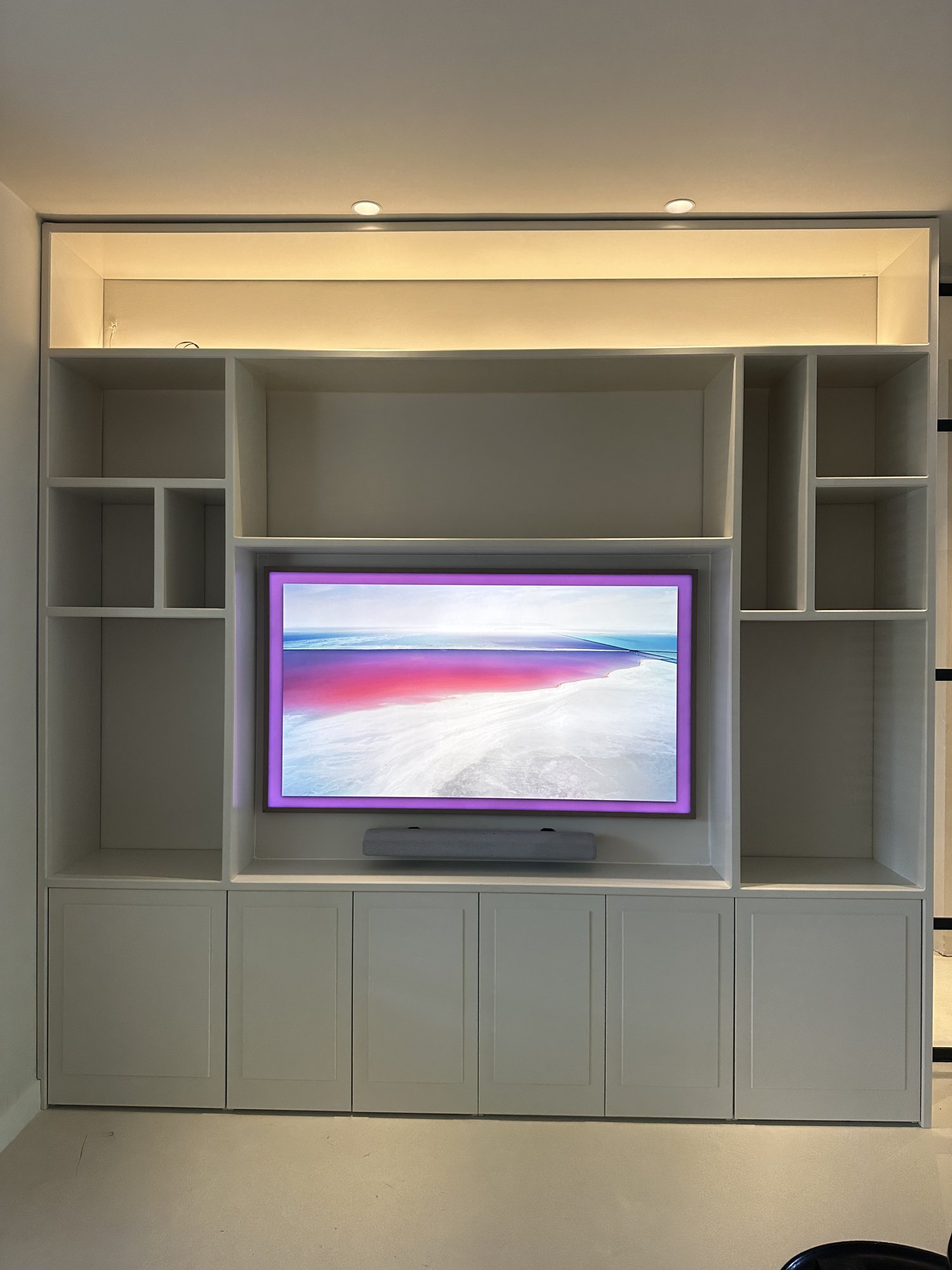 Witte TV-wand met ledverlichting