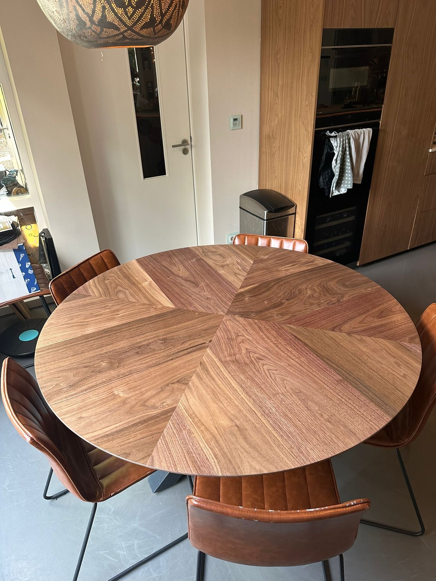 Ronde walnoten eettafel op maat