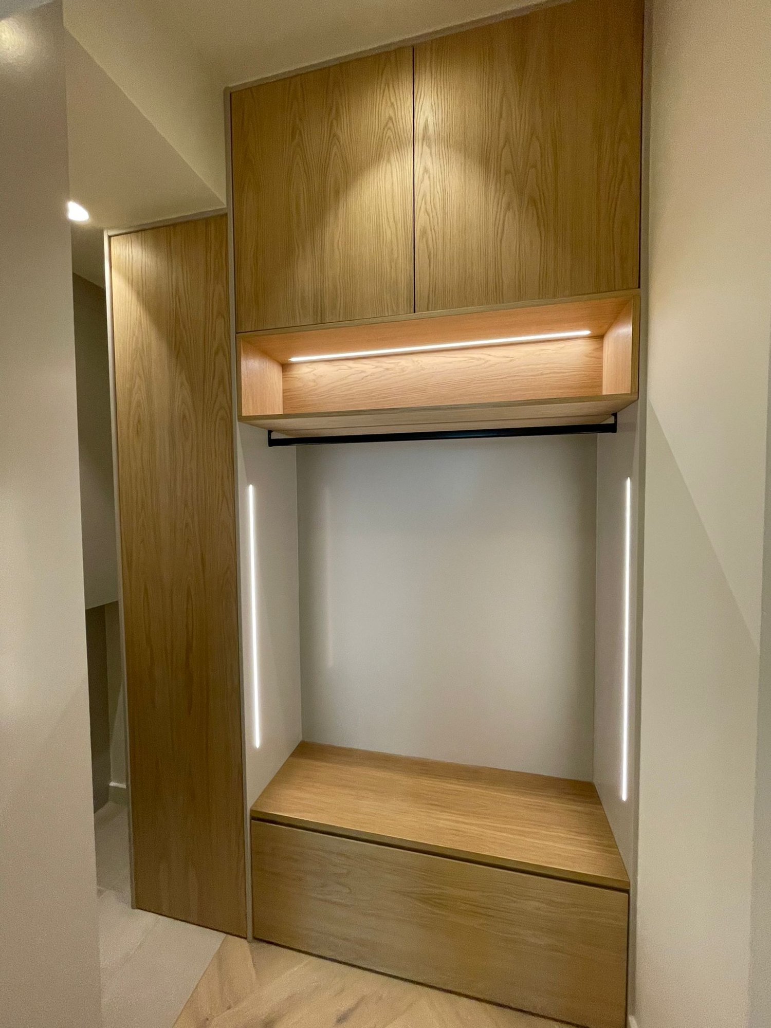 Eiken halkast met zitbank en verlichting